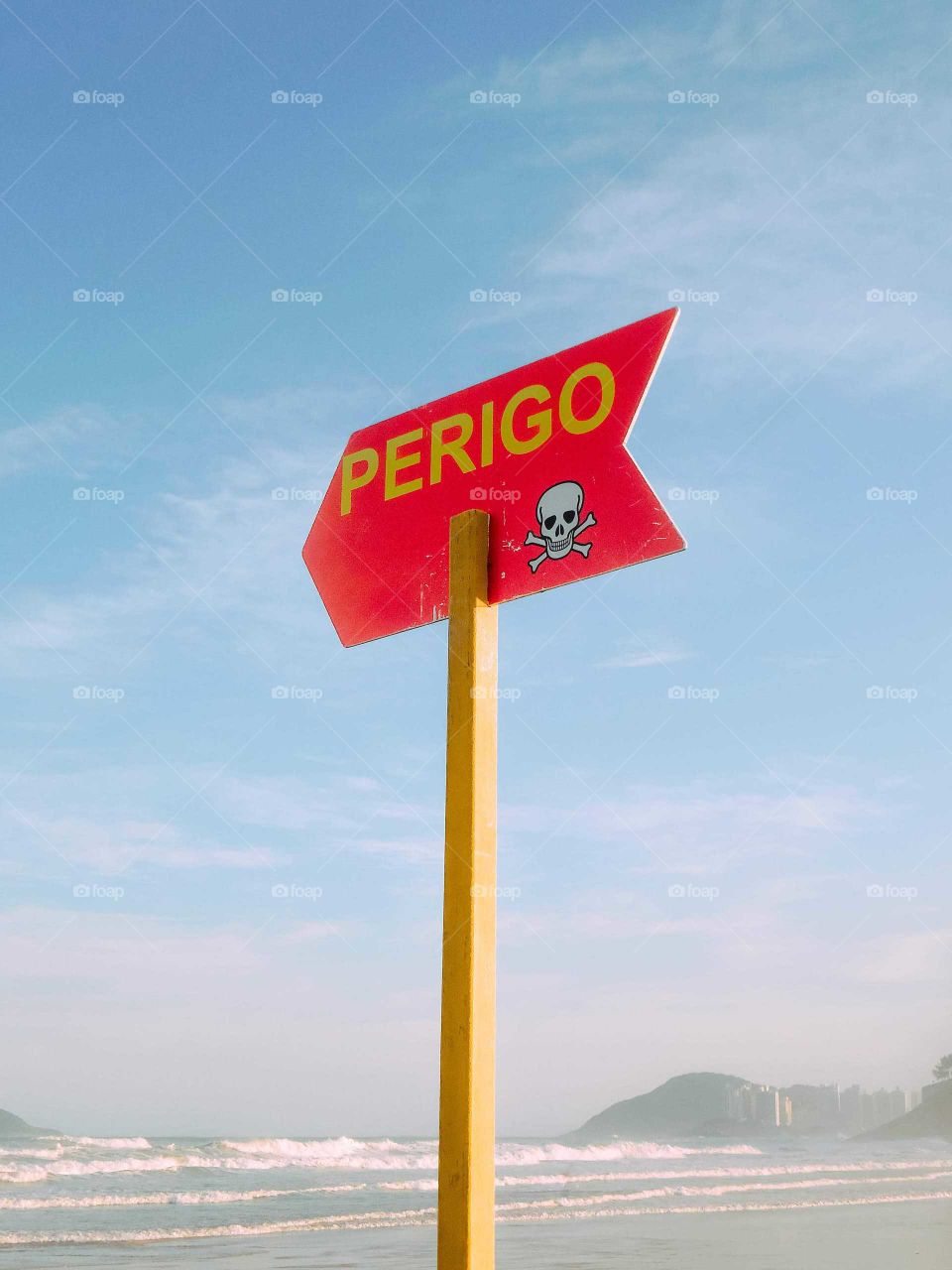 DANGER! SIGN! PLACA DE PERIGO! SKULL, RED SIGN ON BEACH, SANTO'S BRASIL. Lifeguard sign.