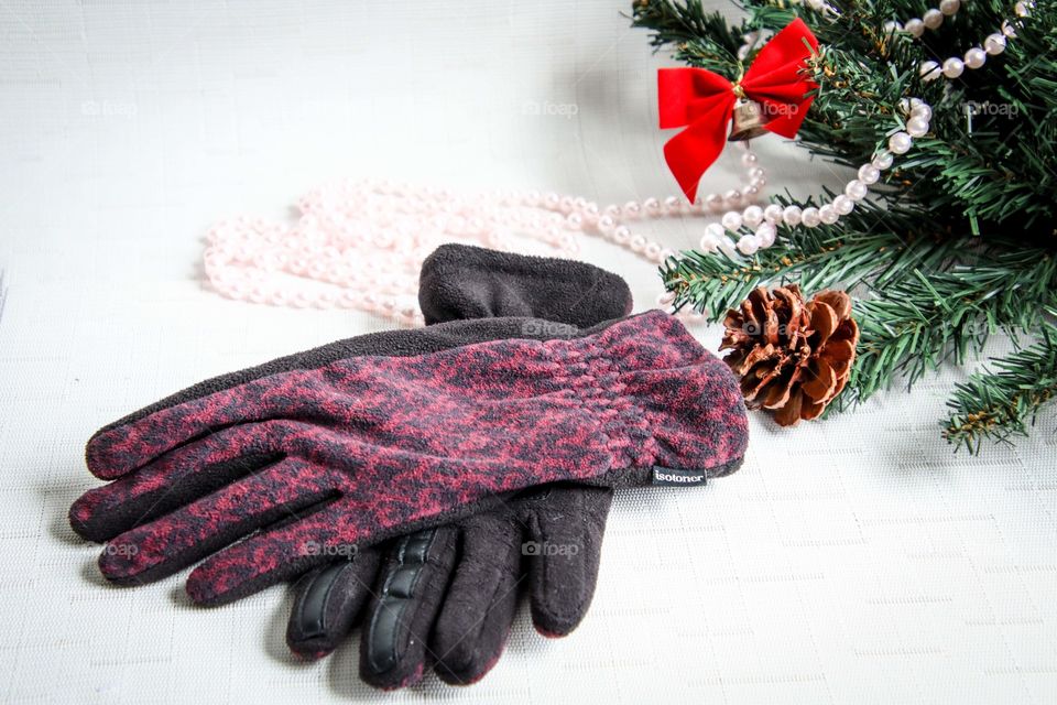  Isotoner gloves