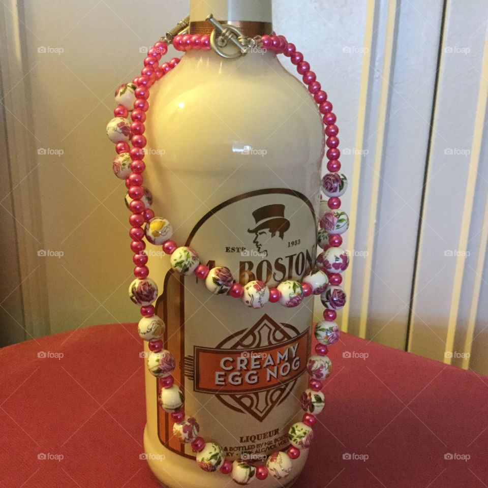 Decorate with artistic beads 