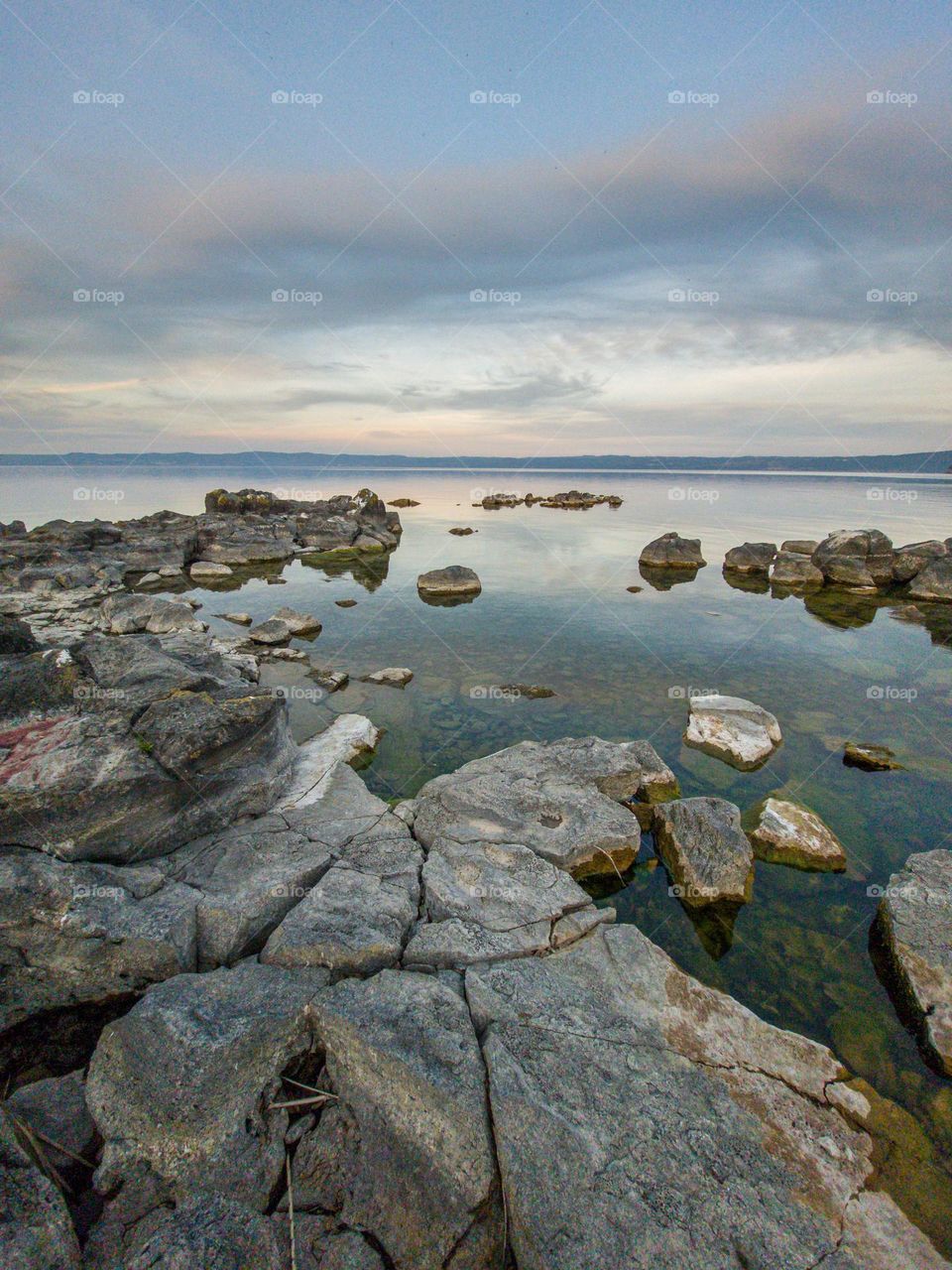uno scorcio del lago di bolsena