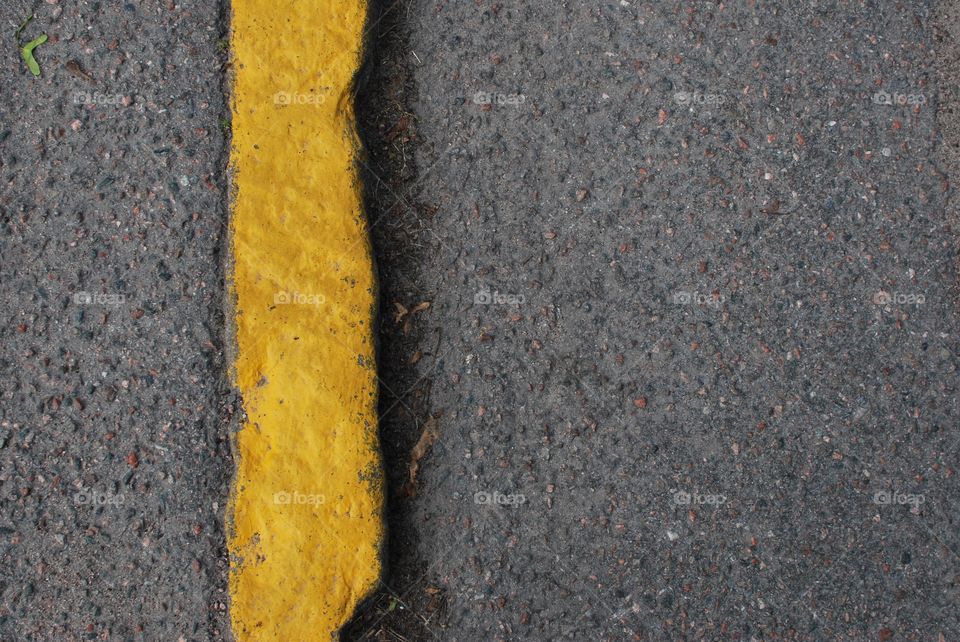 Yellow line
