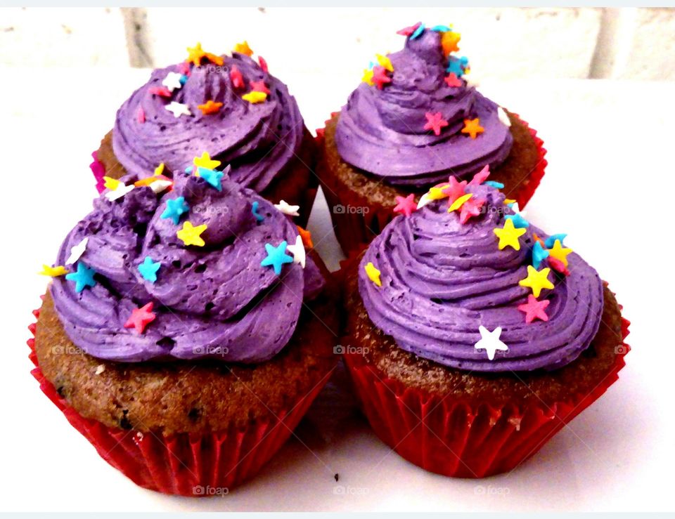 stars and violet cupcake