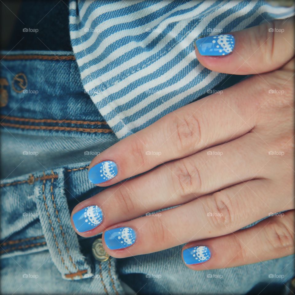 Blue design for not long nails