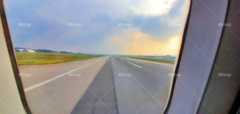 architecture tour holidays building commercial males couple indoor females nobody men boarding lobby leaving bag kid summer waiting father person hall fun corridor male caucasian international parents station together runway happy girl mother adult l