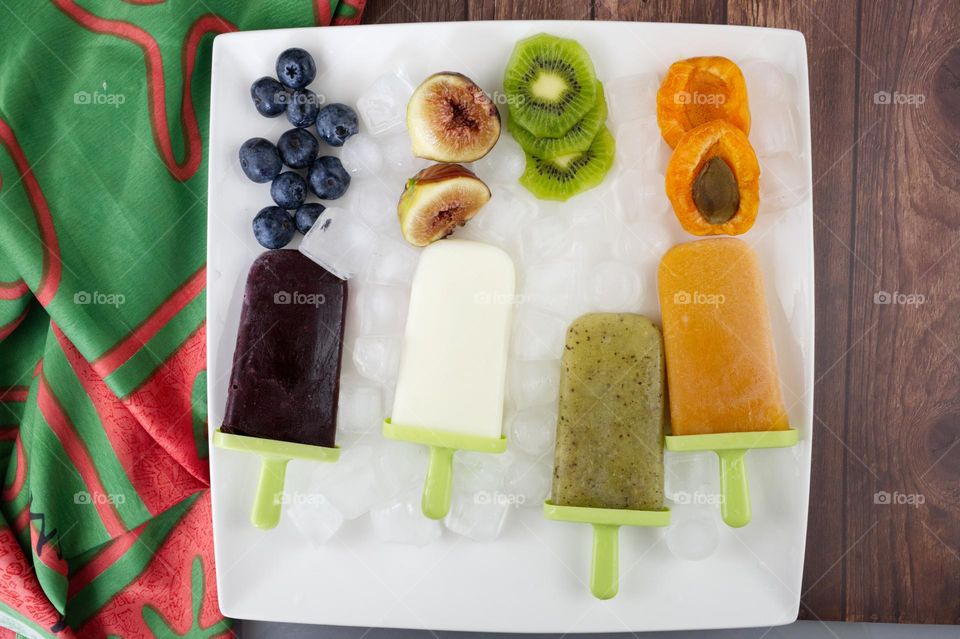 various types of homemade fruit popsicles