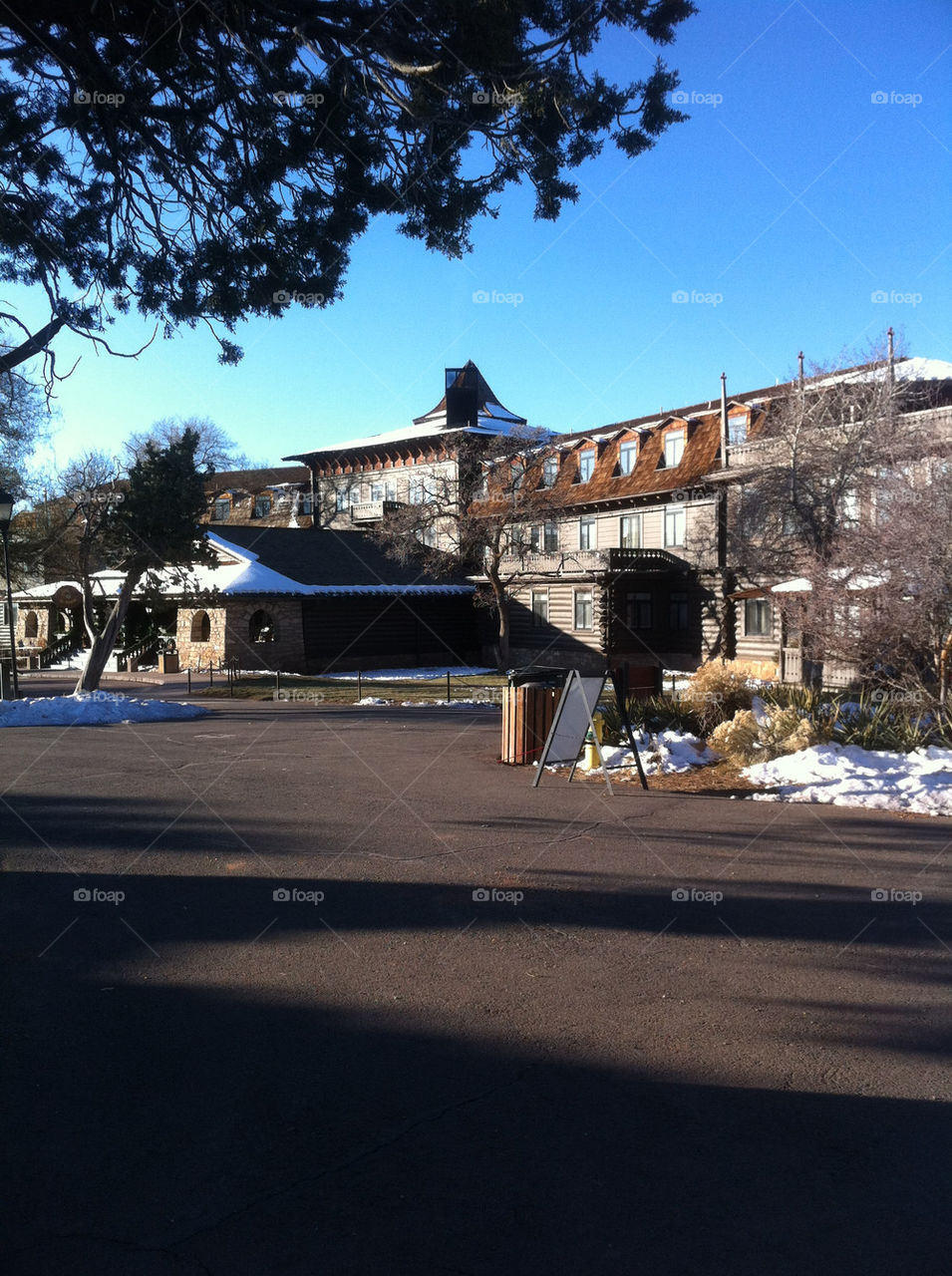 winter sky tree house by vancnggow