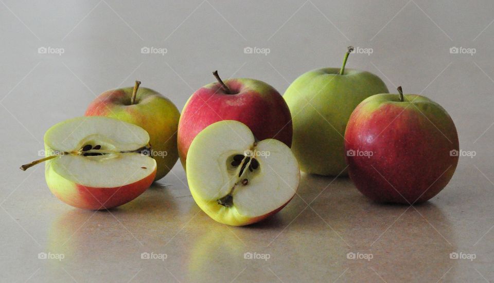 red and green apples