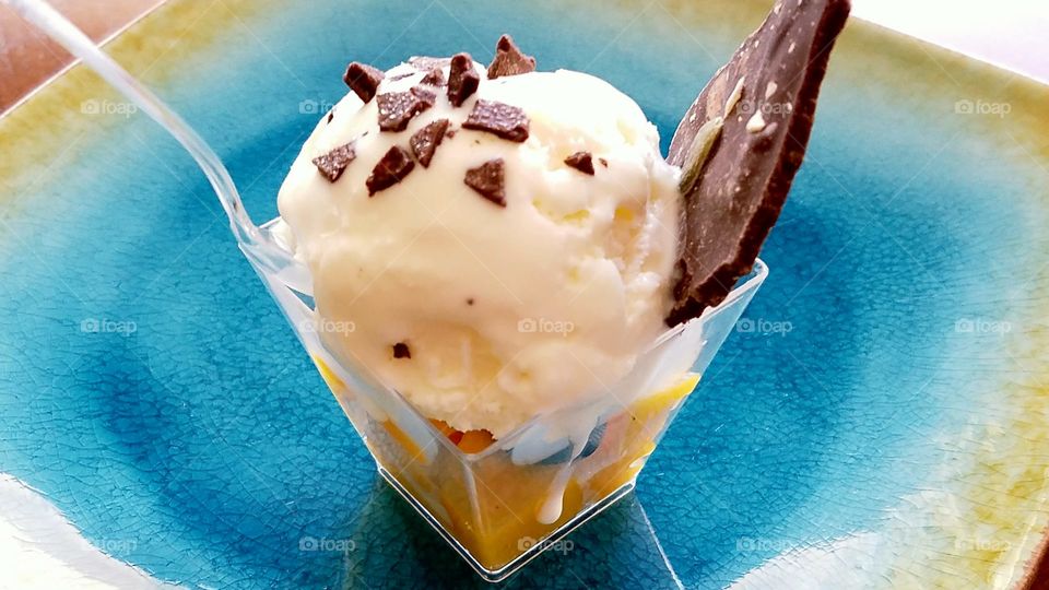 Mango ice cream and chocolate