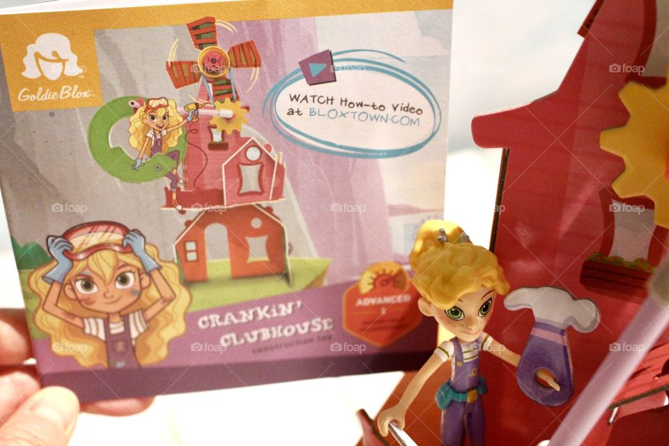 Goldie Blox Builds A Clubhouse 