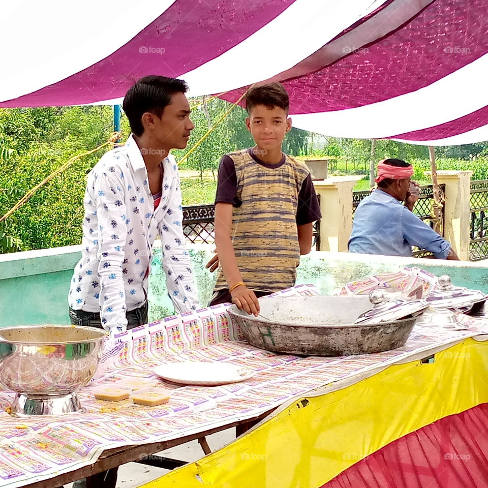 Servings food to peoples in marriage