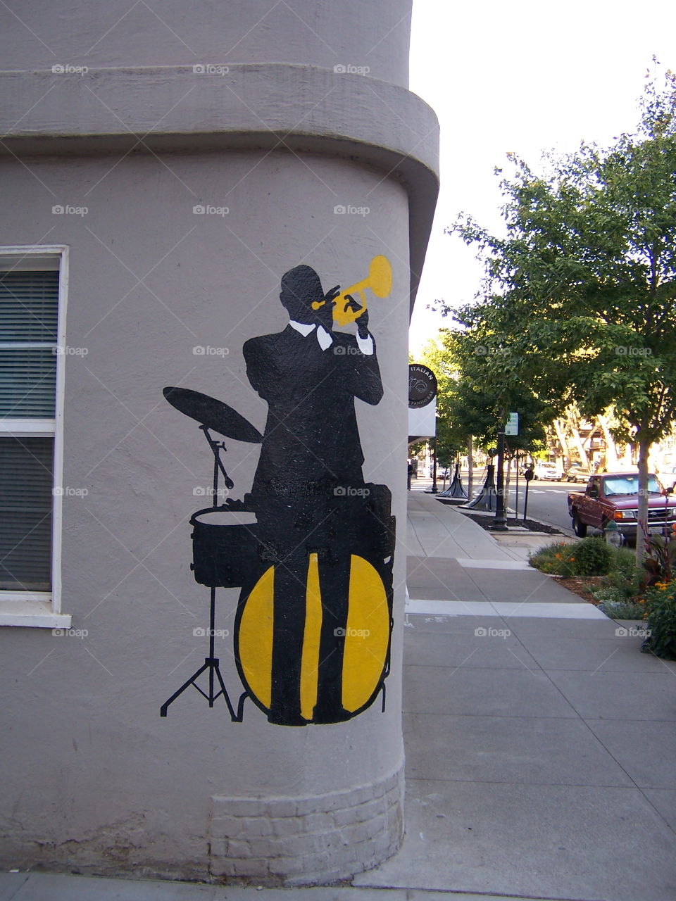 Jazzman. Walking along 16th Street