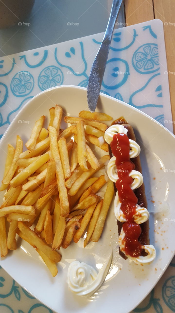 Fritten mit Spezial - Bratwurst