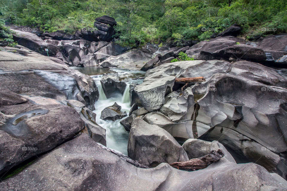 Cascade between rocks