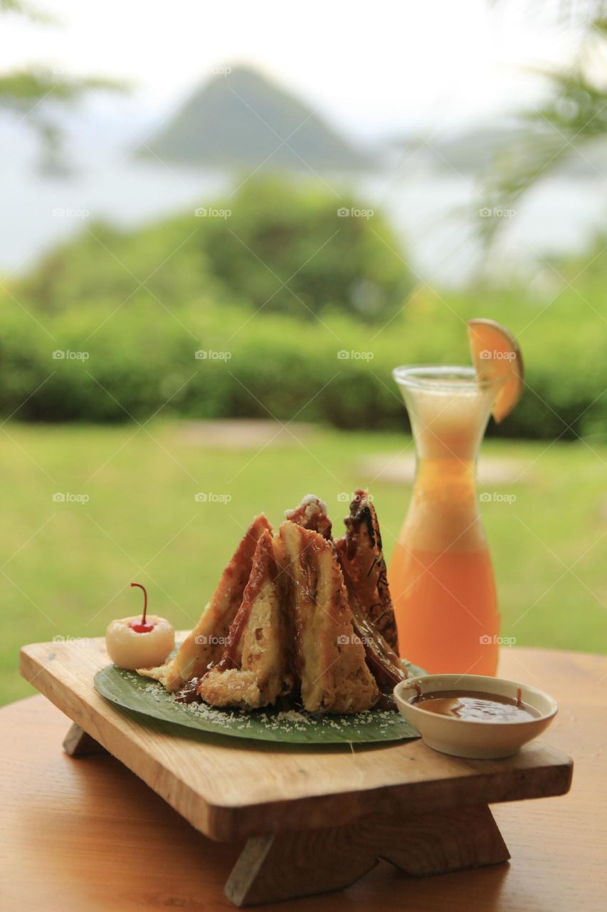 Fried bananas with cheese 