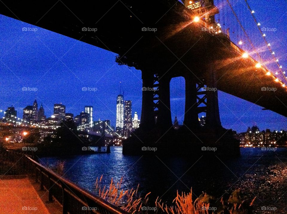 brooklyn bridge at night