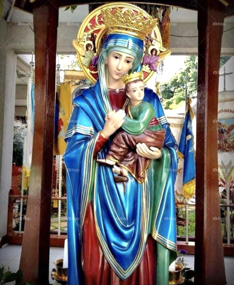 🙏 🇪🇸 Oh Maria, ruega por nosotros que recurrimos a ti.  Amén.  🇧🇷 Ó Maria, Nossa Senhora, rogai por nós que recorremos a vós. Amém. / 🇺🇸 O Mary, pray for us that we turn to you.  Amen. / 🇮🇹 O Madonna, prega per noi che ci rivolgiamo a te. Amen. 
