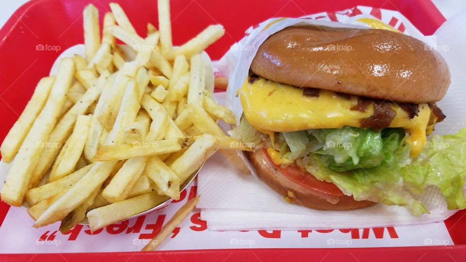 Cheeseburger with French fries