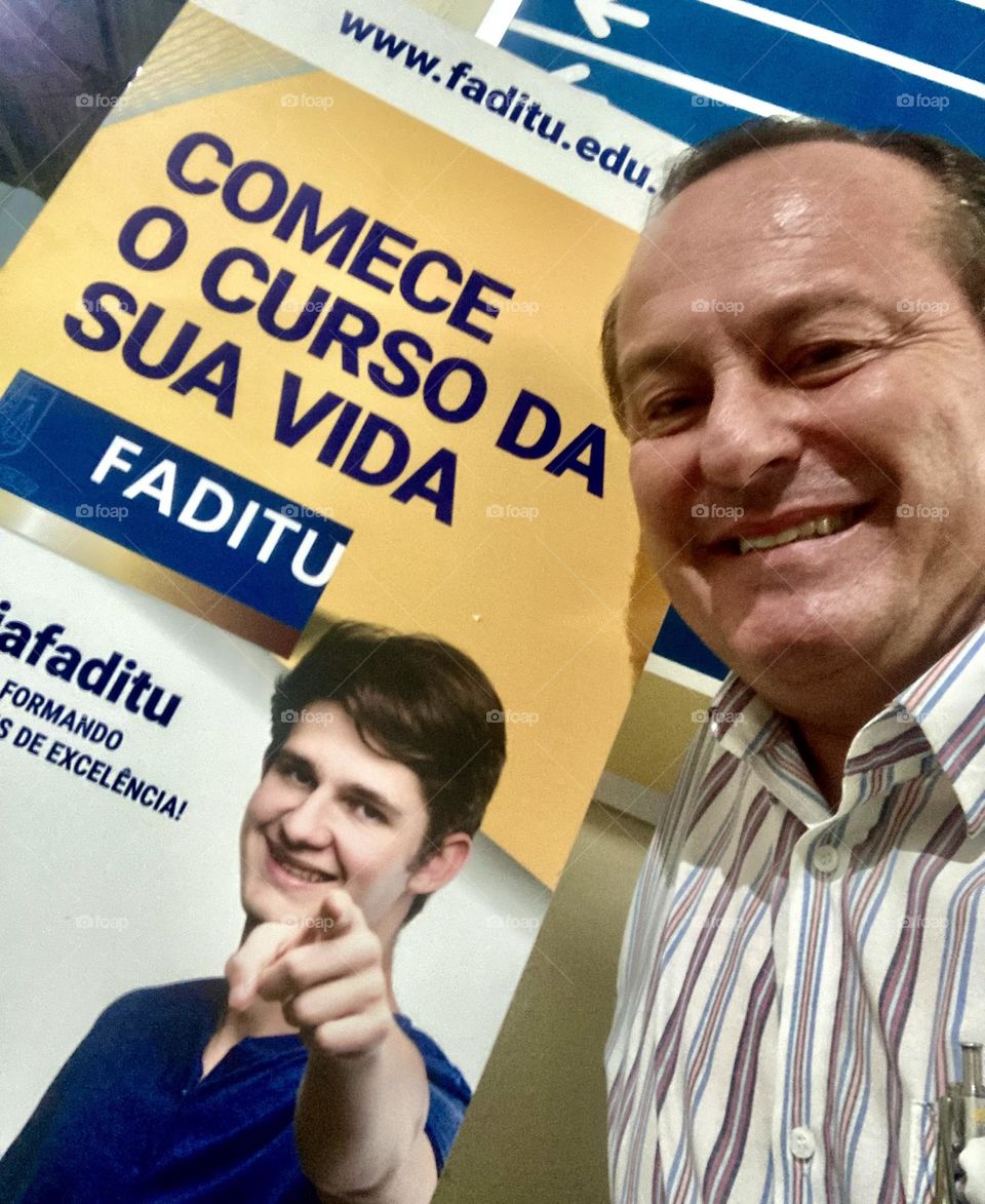 Fim de expediente! Como é bom lecionar aqui na FADITU!
Não posso reclamar dos meus alunos. De fato, são acima da média 👊🏻.
S’imbora descansar?
🖊️
#Educação