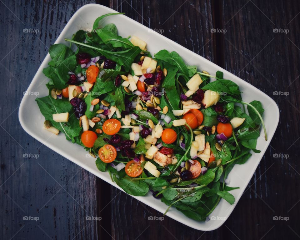 Cherry tomatoes, onion, spinach, arugula, sunflower seeds