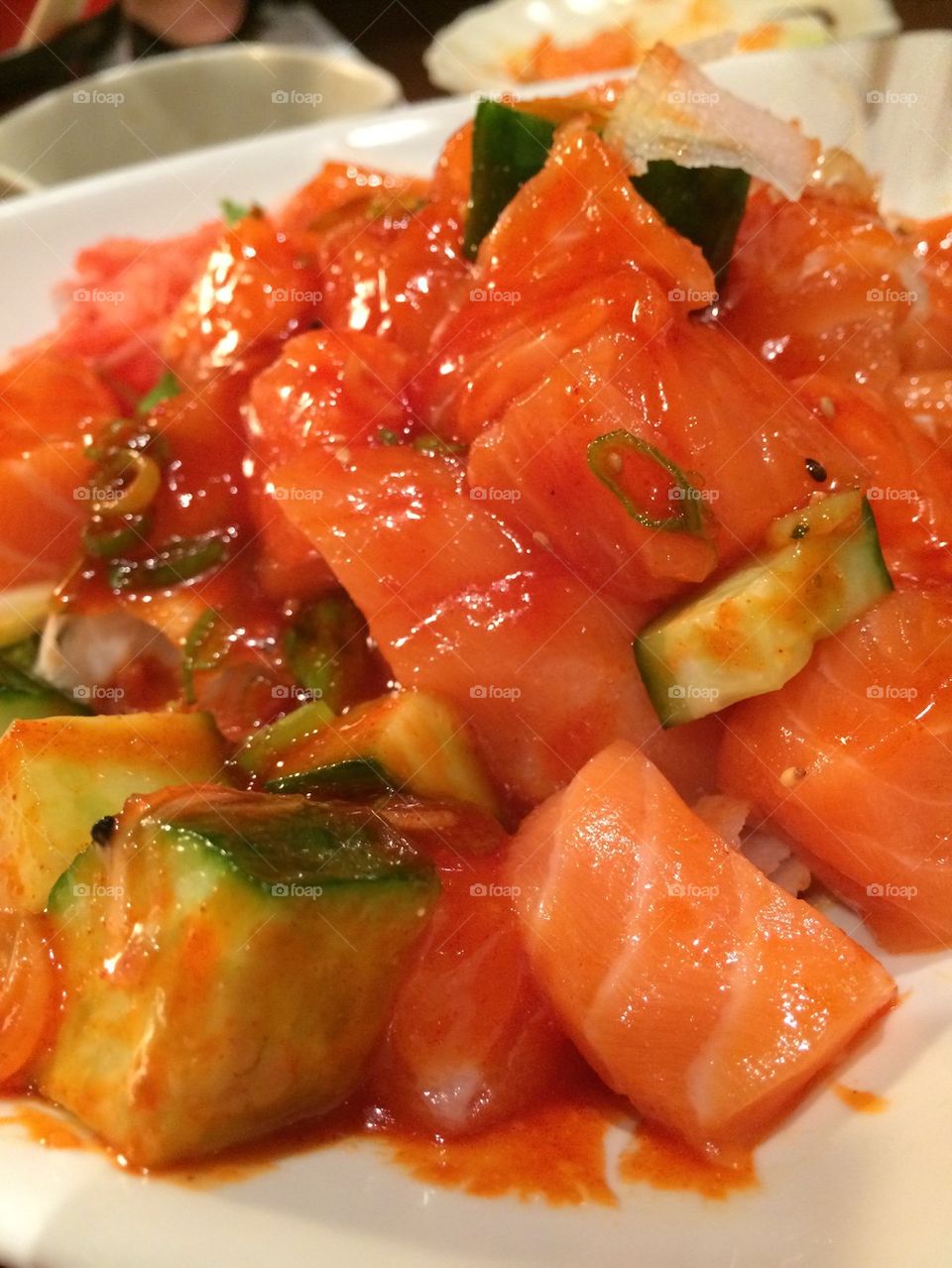 Spicy salmon sashimi 