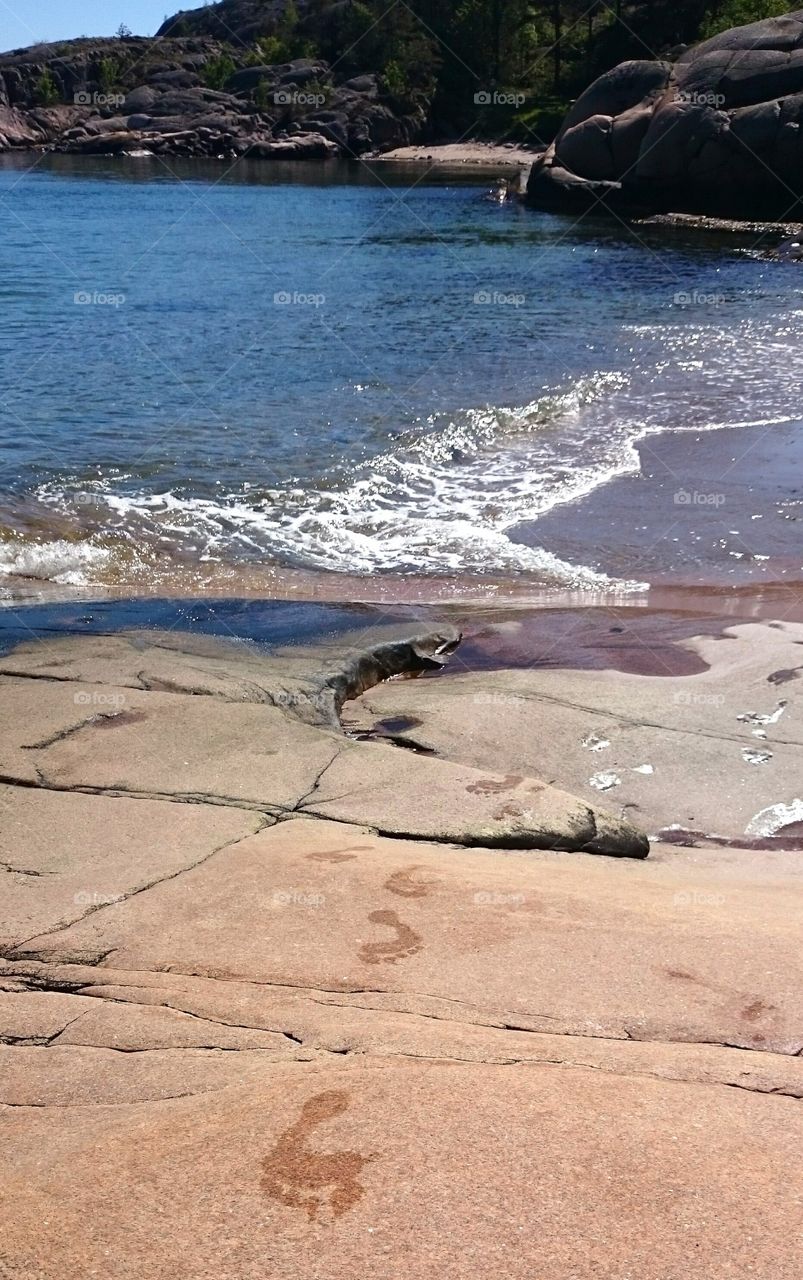 Wet footsteps on the cliff