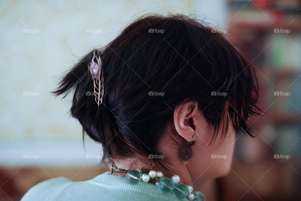 Pearl and green amethyst necklace and gold earrings