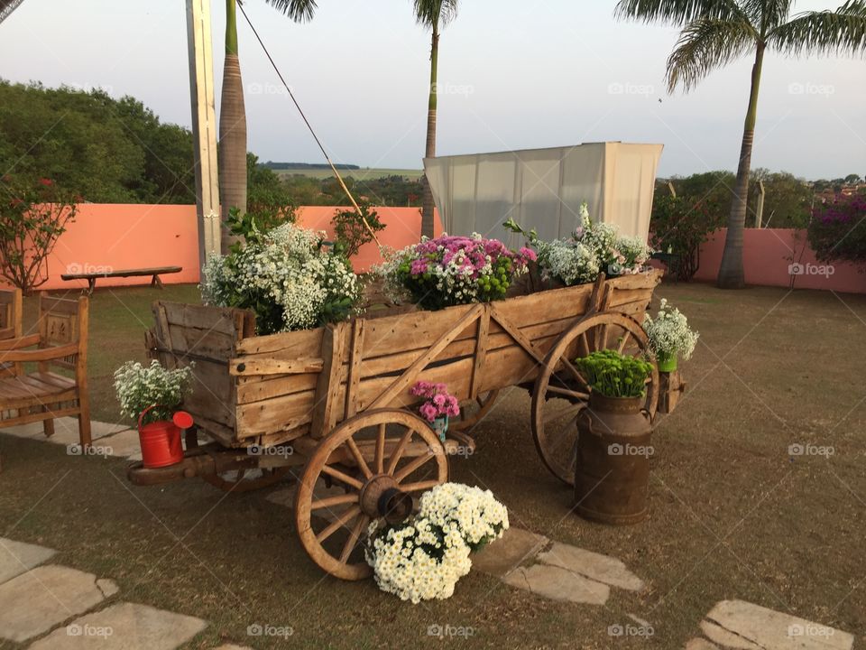 Sleigh with flowers