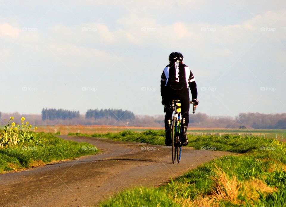 cycling in the countryside