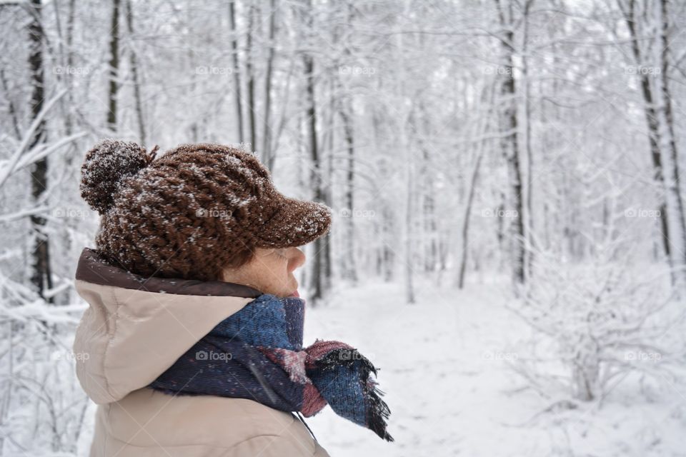 woman in winter park social distance