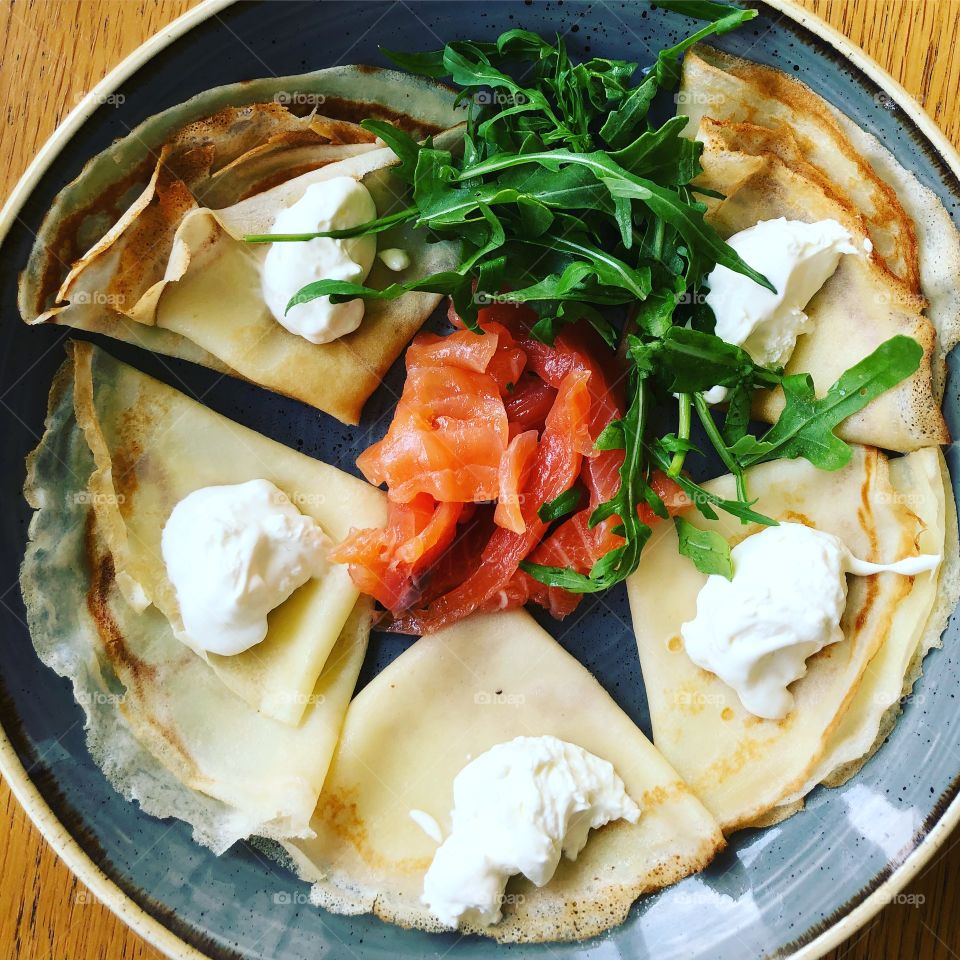 Pancakes with salmon and Filadelfia cheese