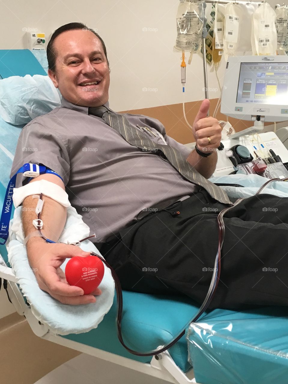 Vamos colaborar?
Hoje (e todo dia) é uma grande oportunidade para praticar #solidariedade.
Doe Sangue. Doe Hemoderivados. A vida agradece. 
professorrafaelporcari.com/2019/04/23/que…