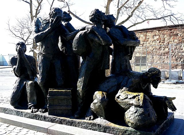 Statue, Sculpture, City, Square, People