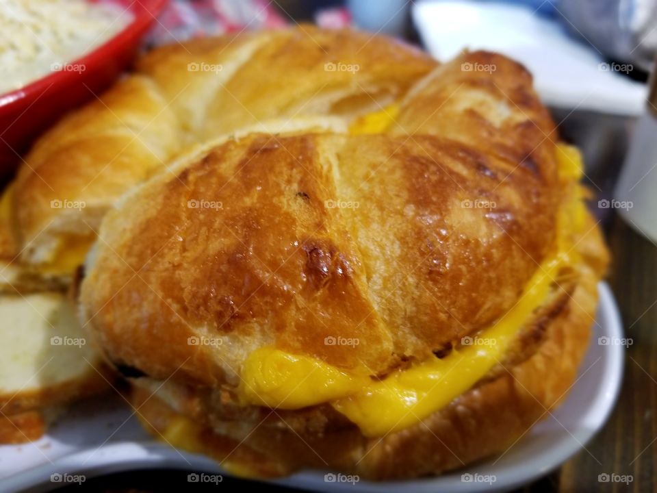 bagel with cheese