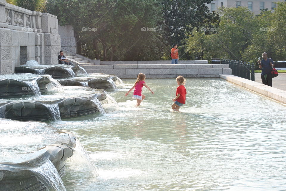 Kids playing in a fountain in Washington Dc