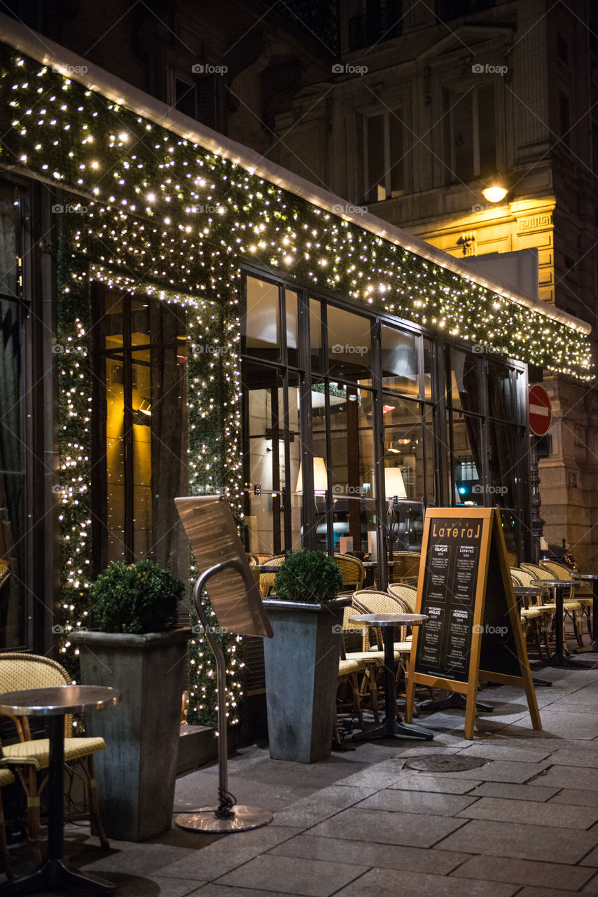 coffee shop decoration in paris