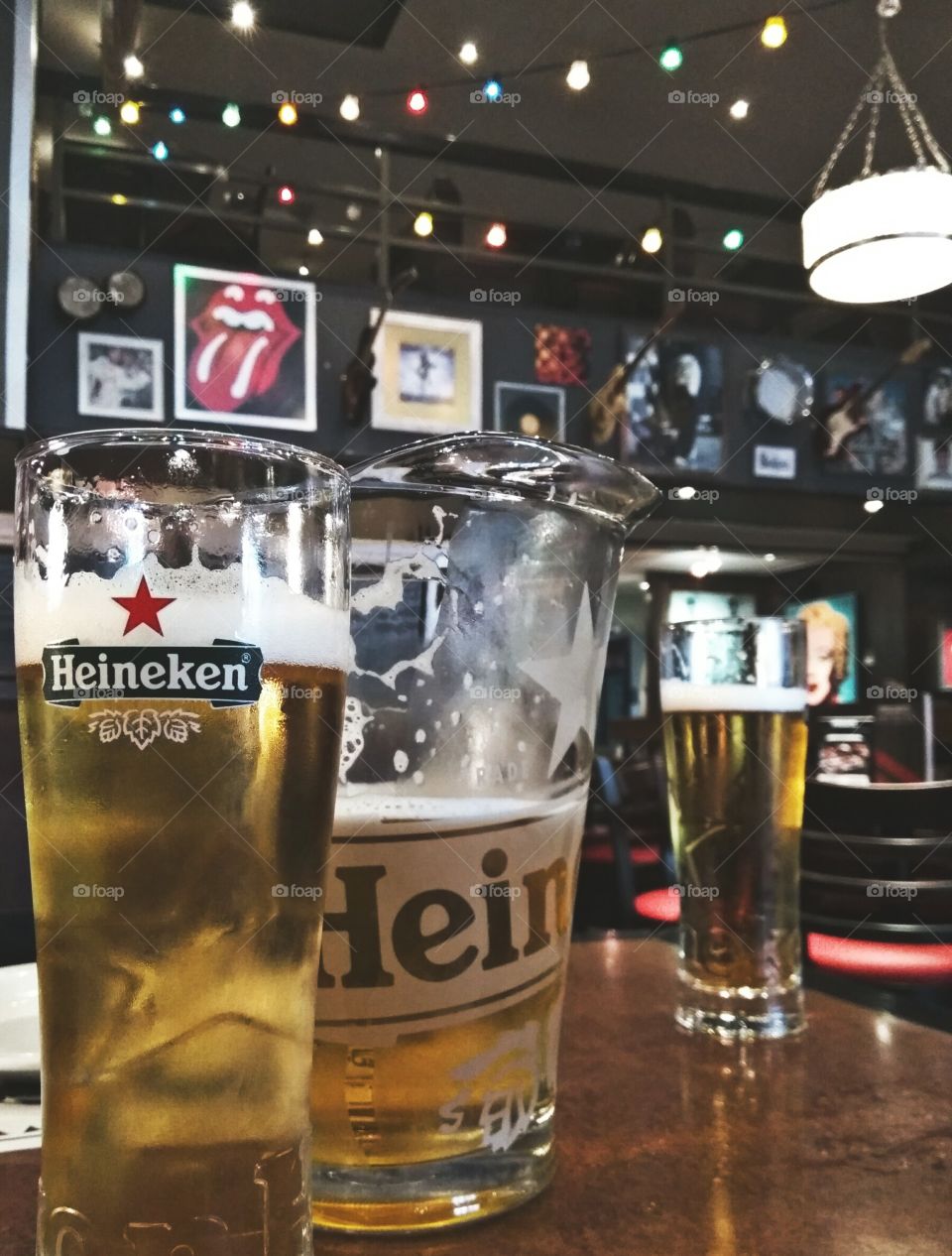 Drinking beer makes us happier!