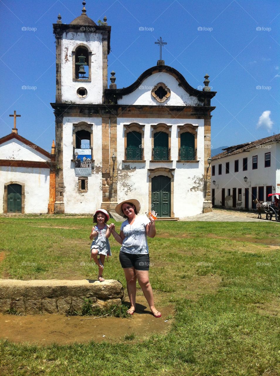 The historic city of Paraty is a place protected by its beauty and simplicity.  The “literary city of Brazil” / A cidade histórica de Paraty é um lugar protegido pela sua beleza e simplicidade. A “cidade literária do Brasil”