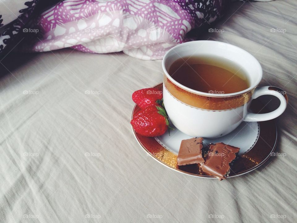 Tea strawberry and chocolate . Five o'clock