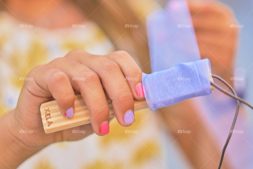 Uñas a juego con la cinta de juego