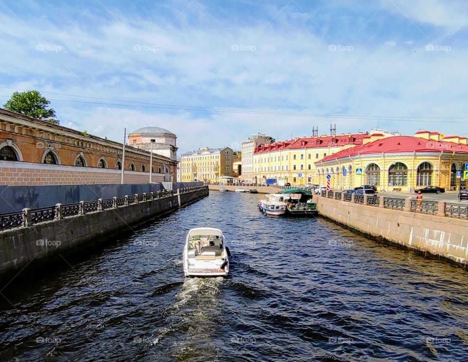 Urban water 💦Boat trip 💦 City vibe 💦