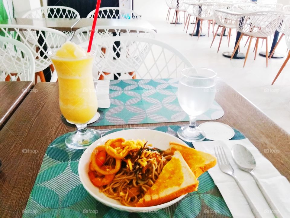 breakie at the staycation. Alone but happy 💓❤️🌄