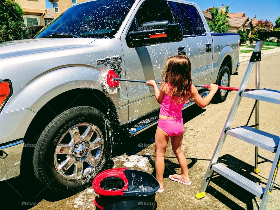O cedar mop has multi purpose ways to clean.