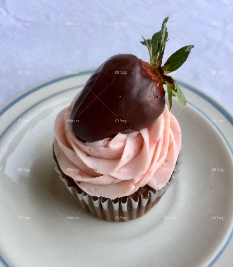 Chocolate covered strawberry cupcake