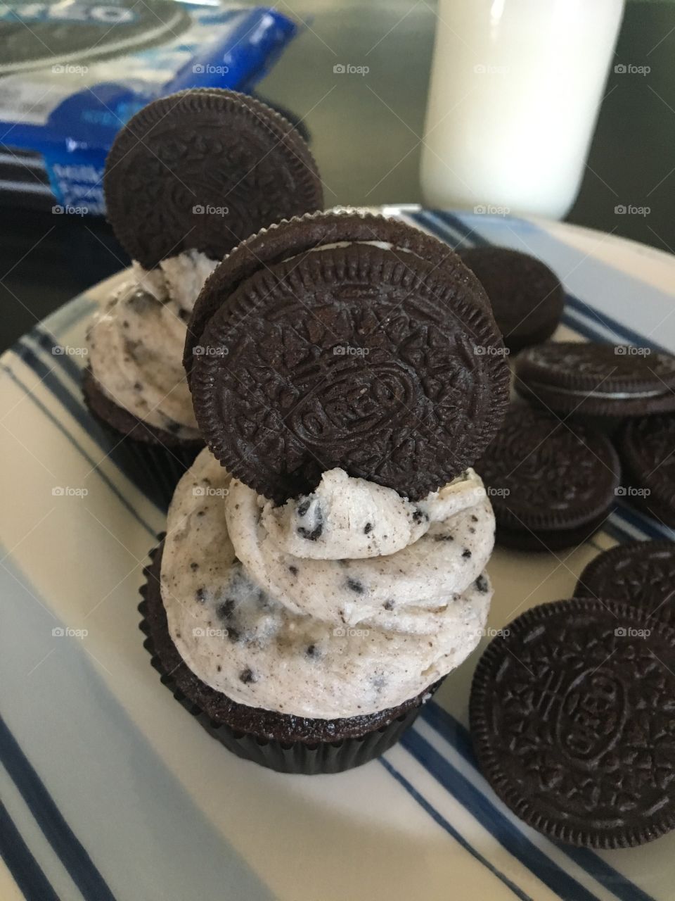 Oreo Cupcakes with Oreo Buttercream Icing