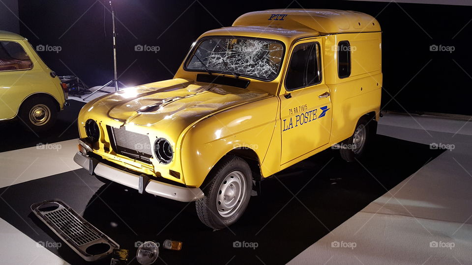 Renault 4L car - Les visiteurs