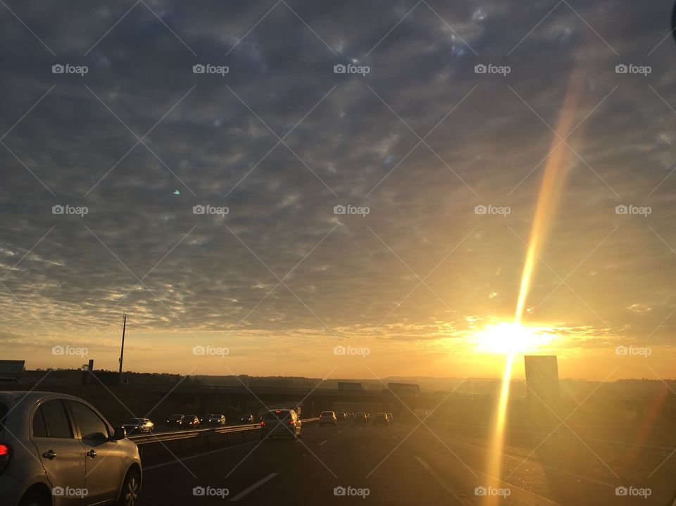 🇺🇸 The morning dawn of the city of Jundiaí, Brazil. What a beauty! Long live the summer and nature!
🇧🇷 O amanhecer caipira da cidade de Jundiaí, no Brasil. Que beleza! Viva o verão e a natureza! 