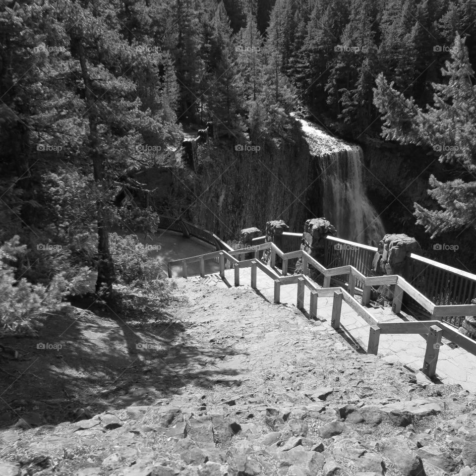 Oregon waterfall sightseeing on summer vacation 