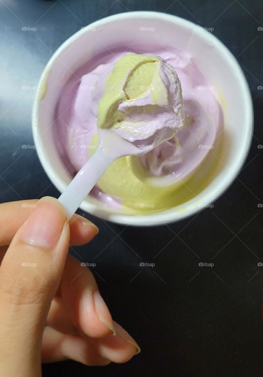 Lilac and light green two-color ice cream