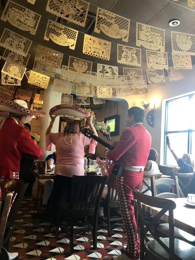 Mexicano party pachanga restaurant people 