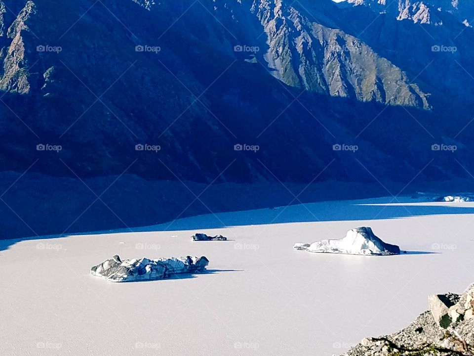 Mount cook glaciers lake